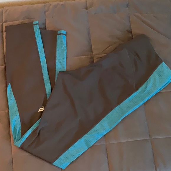 Fabletics Motion 365+ Performance Stretch Leggings - Picture 2 of 4